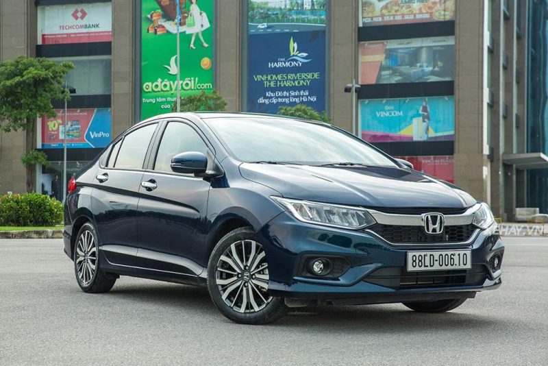 Bảng giá thuê xe 4 chỗ 1 ngày có tài xế